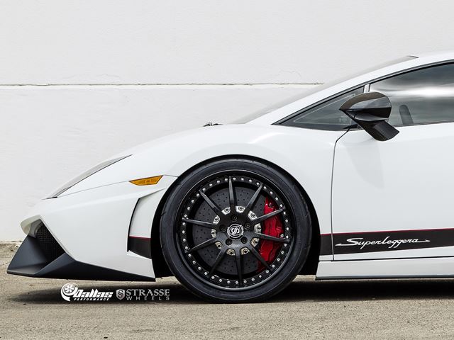 Потрясающий Lamborghini Gallardo Superleggera на дисках Strasse